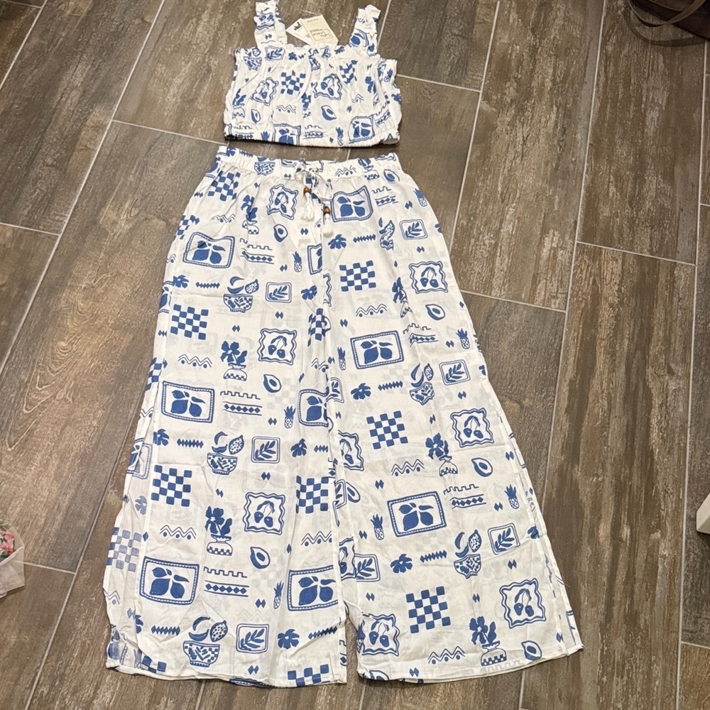 Salty Lemon Stylish Blue and White Patterned Pantsuit NWT